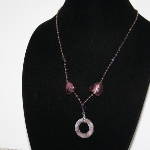 💜 Beautiful Purple Glass & Shell Necklace 💜 - Picture 2 of 5